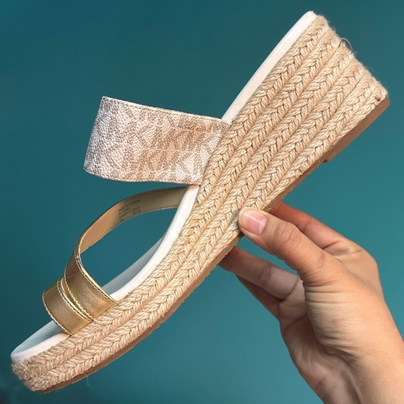 Michael Kors monogram Sidney toe sandal - Picture 10 of 17